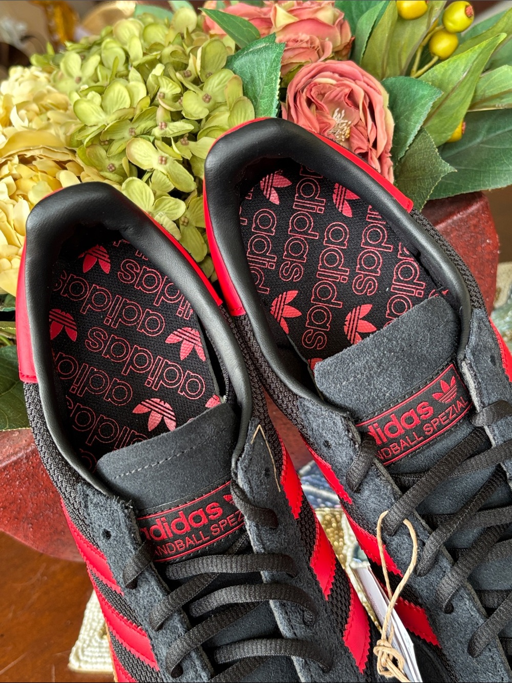 Adidas HANDBALL SPEZIAL Black Suede Red 3-Stripe Lace Up Sneakers Gum Rubber - Picture 7 of 14